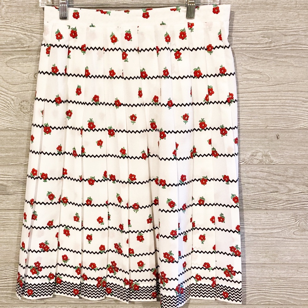 Final Drop! B & W Pleated Spring Skirt | S / M